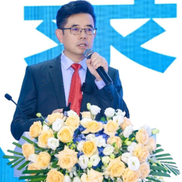 何健博士